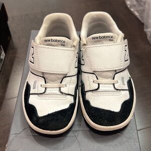 New balance sneaker size 8